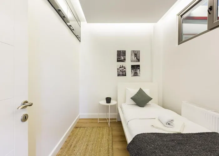 Lägenhet Chic, Cozy With Garden In Besiktas