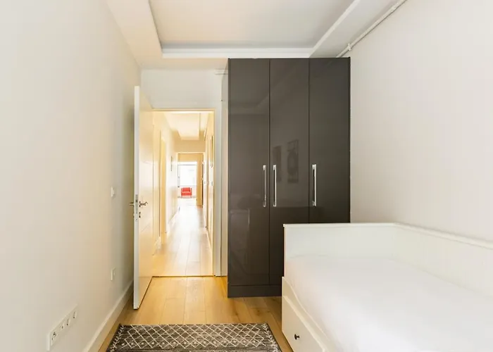 Lägenhet Chic, Cozy With Garden In Besiktas