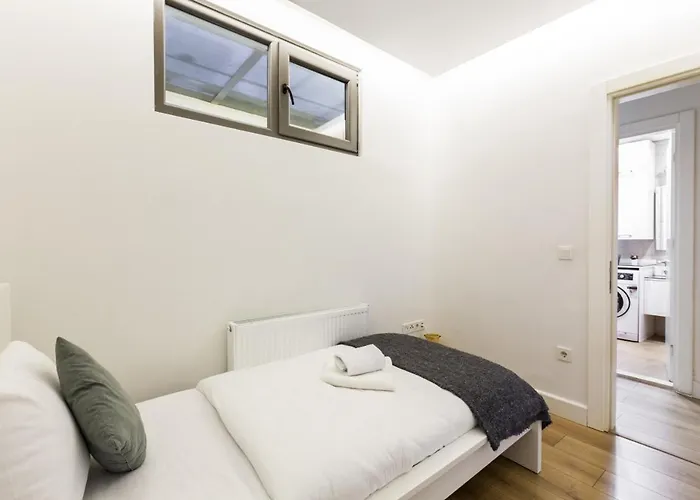 Chic, Cozy With Garden In Besiktas Lägenhet *